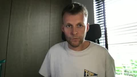 Max take off clothes online show from May 29, 2026, 1:42 pm