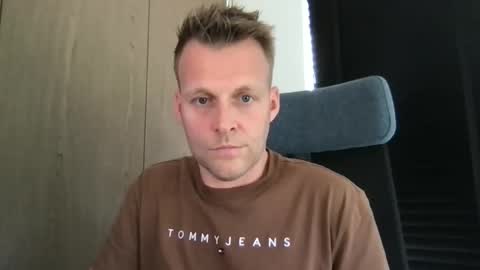 Max take off clothes online show from June 1, 2026, 8:38 am
