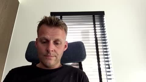 Max take off clothes online show from June 5, 2026, 11:38 am