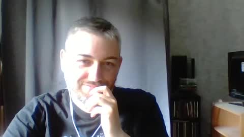 Snapshot of maximefrxx chatting on July 21, 2026, 9:55 am Maxime online show from July 21, 2026, 9:55 am