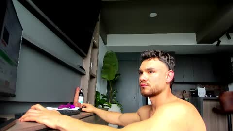 maximo_and_marcelo online show from July 25, 2026, 12:03 pm
