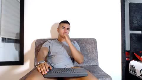 Maximo Sebastian online show from July 17, 2026, 9:27 am