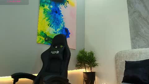Snapshot of meggan_luxx chatting on July 28, 2026, 12:48 pm MEGGAN LUXX online show from July 28, 2026, 12:48 pm