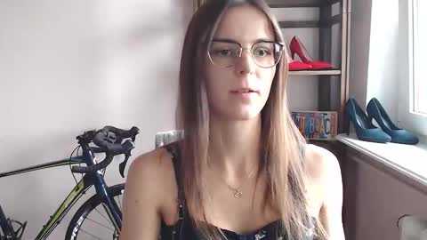 Megi online show from May 5, 2026, 1:41 pm