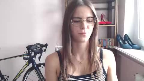 Megi online show from May 7, 2026, 1:49 pm