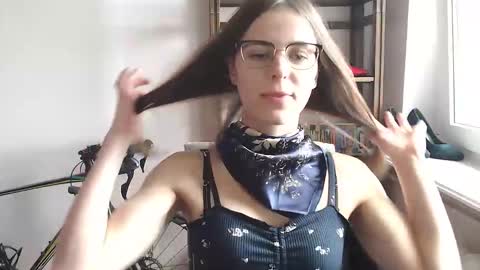 Megi online show from May 19, 2026, 1:39 pm