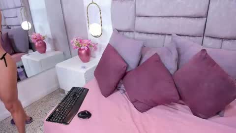melaniee_joness online show from July 3, 2026, 5:52 pm