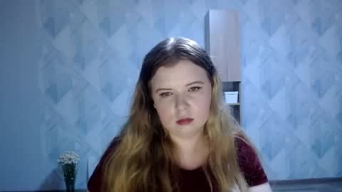 Snapshot of melina_beauty chatting on June 19, 2026, 11:41 pm Melina online show from June 19, 2026, 11:41 pm