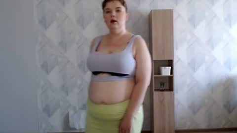 Snapshot of melina_beauty chatting on July 10, 2026, 5:23 am Melina online show from July 10, 2026, 5:23 am