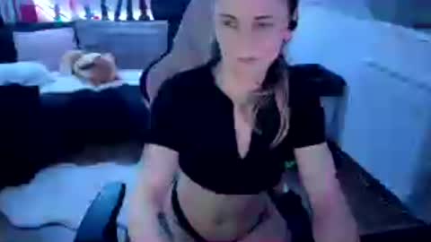 melly4you online show from July 6, 2026, 8:33 pm