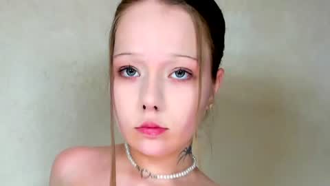 MelMooon online show from July 25, 2026, 8:28 pm
