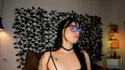 melody_cute10 online show from July 14, 2026, 1:50 pm