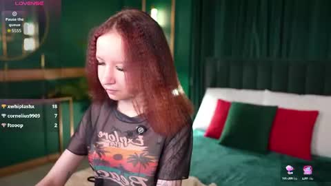Mia online show from July 28, 2026, 8:52 pm