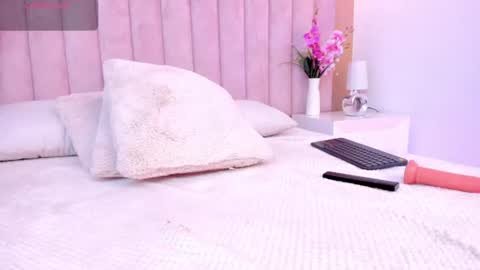 mia__bailey_ online show from July 21, 2026, 9:06 pm