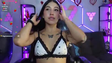 mia_adamsxxx online show from July 23, 2026, 7:12 pm