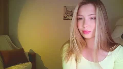 Mia online show from July 17, 2026, 10:25 pm