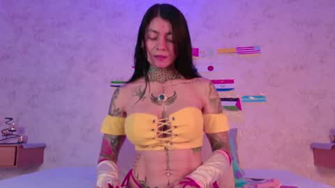 mia_hill1_ online show from June 17, 2026, 9:05 pm