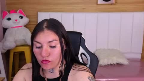 Mia  online show from June 25, 2026, 11:20 pm