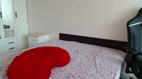 mia_luiza online show from June 30, 2026, 12:28 pm