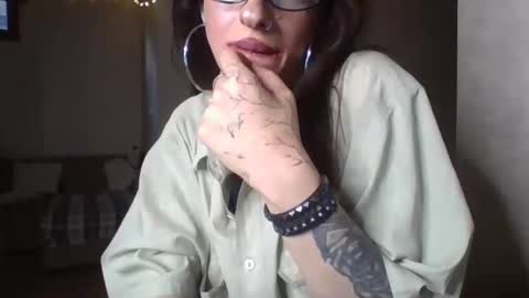 Mia online show from June 8, 2026, 11:43 am