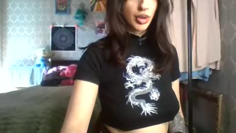 Mia online show from June 24, 2026, 12:04 pm