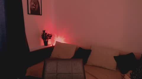 Mia online show from July 28, 2026, 12:48 pm