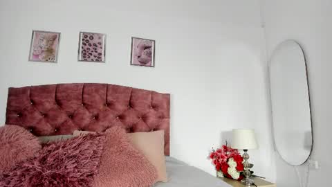 mia_nova5 online show from June 9, 2026, 12:17 pm