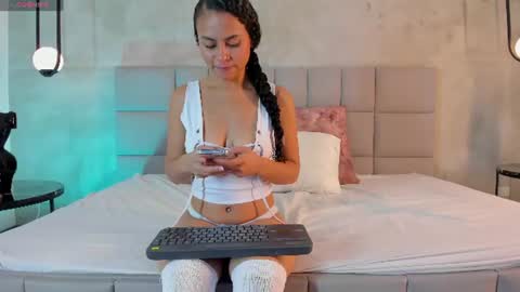 Mia Phalmer online show from June 9, 2026, 12:28 pm