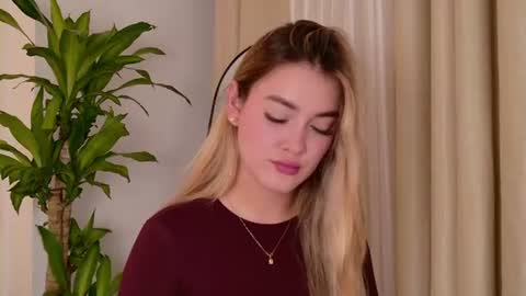 Mia White  online show from July 23, 2026, 3:43 pm