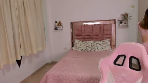 Mia  online show from July 19, 2026, 11:52 pm