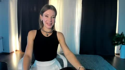 Mia online show from August 3, 2026, 4:22 am