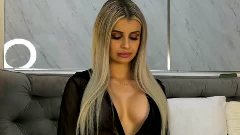 Mia online show from June 15, 2026, 7:27 pm