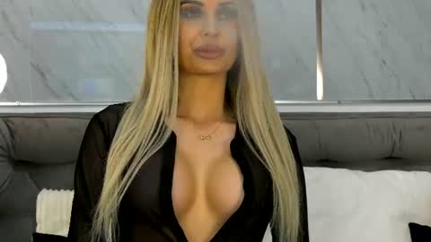 Mia online show from June 19, 2026, 6:12 pm