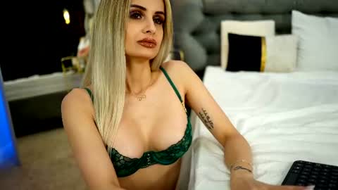 Mia online show from June 22, 2026, 6:49 pm