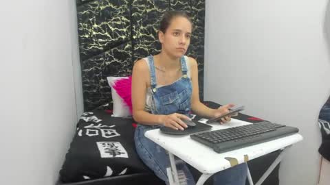 Snapshot of miacours chatting on June 21, 2026, 4:20 pm MiaCours online show from June 21, 2026, 4:20 pm
