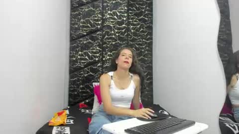 Snapshot of miacours chatting on June 24, 2026, 1:54 pm MiaCours online show from June 24, 2026, 1:54 pm