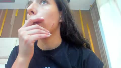 Snapshot of miacours chatting on July 17, 2026, 8:03 pm MiaCours online show from July 17, 2026, 8:03 pm