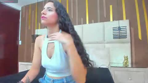 Snapshot of miacours chatting on August 3, 2026, 7:06 pm MiaCours online show from August 3, 2026, 7:06 pm
