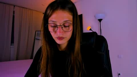 Mia online show from July 30, 2026, 7:13 pm