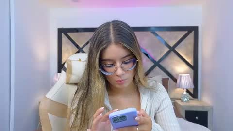 Mia online show from July 25, 2026, 7:22 pm