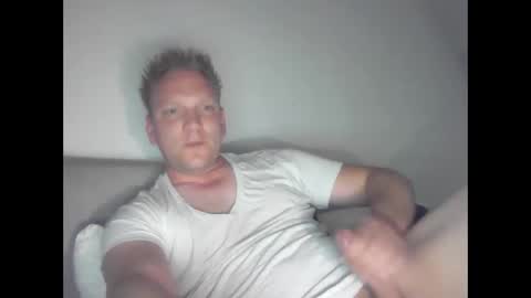 mickkxl online show from May 4, 2026, 10:22 am