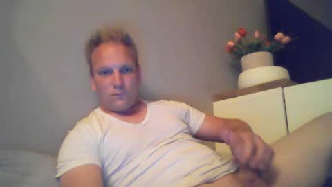 mickkxl online show from July 22, 2026, 10:01 pm