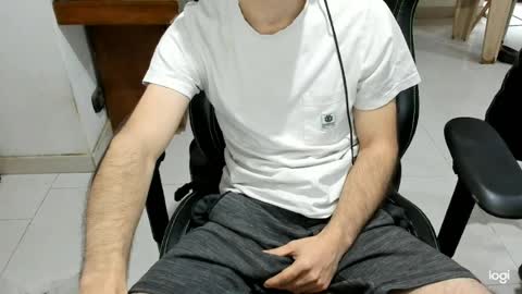 microfama00 online show from June 12, 2026, 12:37 pm