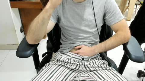 microfama00 online show from June 24, 2026, 6:23 am