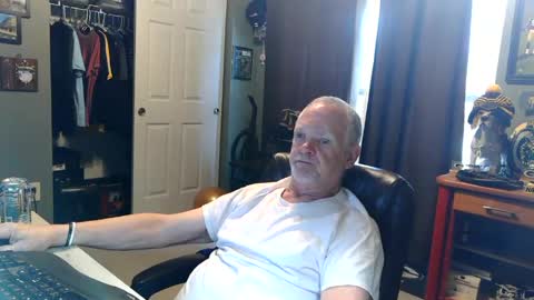 midwestdad09 online show from June 26, 2026, 1:37 pm