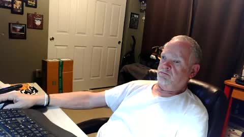 midwestdad09 online show from July 5, 2026, 9:27 am