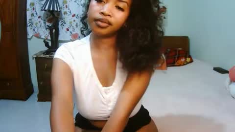 miel_07 online show from May 8, 2026, 7:25 am