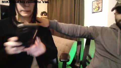MIKE y VALKA online show from August 8, 2026, 1:52 am