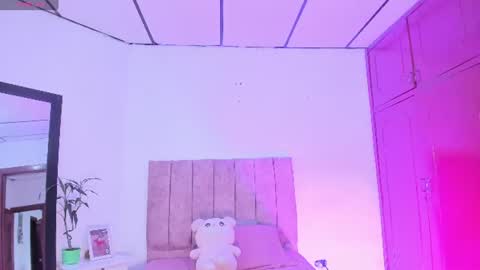 Snapshot of mila_1wood chatting on July 18, 2026, 1:04 pm mila_1wood online show from July 18, 2026, 1:04 pm