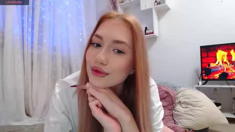 mila nowak online show from November 25, 2025, 2:50 pm